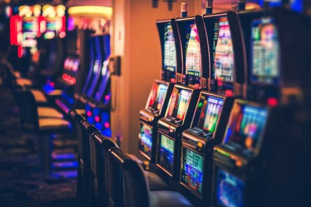 Live Mega Sevens dealer at omaslot login studio with HD camera